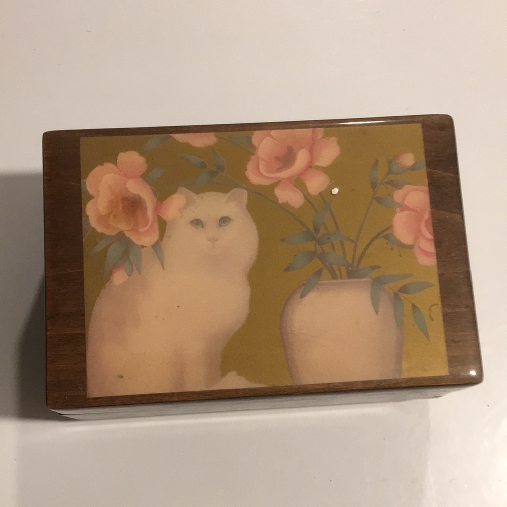 Vintage-Inspired Cat and Floral Wooden Box